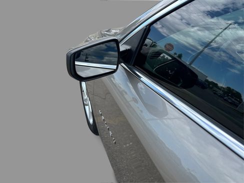 Used 2022 Chevrolet Malibu LT FWD image 32