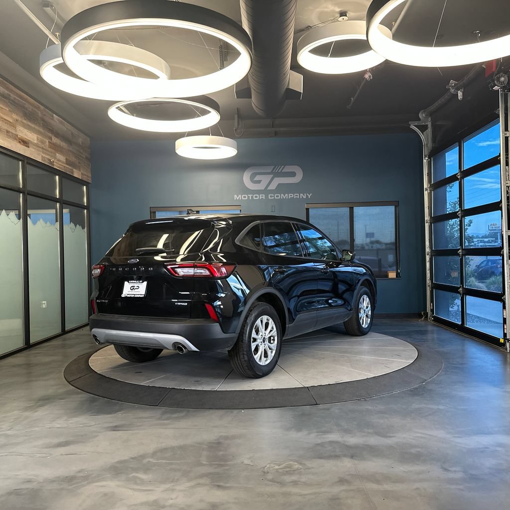 Used 2025 Ford Escape Active w/ Cold Weather Package AWD/4WD image 3