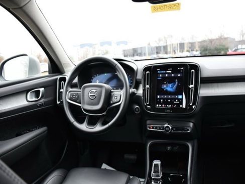 Certified 2023 Volvo XC40 B5 Plus w/ Protection Package Premier image 20