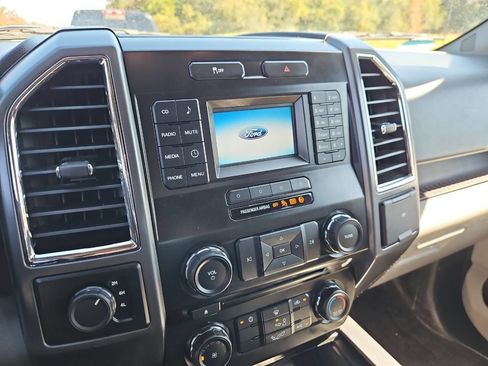 Used 2015 Ford F150 XLT w/ Trailer Tow Package image 18