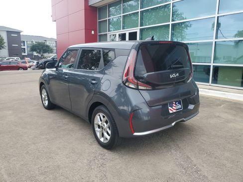 Used 2024 Kia Soul LX w/ Option Group 015 FWD image 4