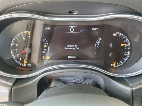 Certified 2022 Jeep Grand Cherokee Laredo X AWD/4WD image 31