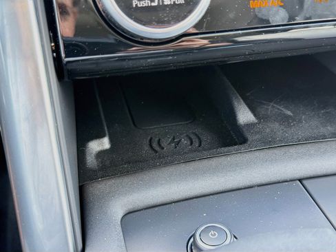 New 2026 Land Rover Discovery Limited Edition AWD/4WD image 32