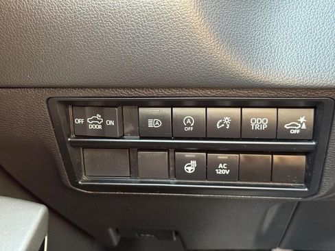 Used 2024 Toyota Tundra Limited image 30