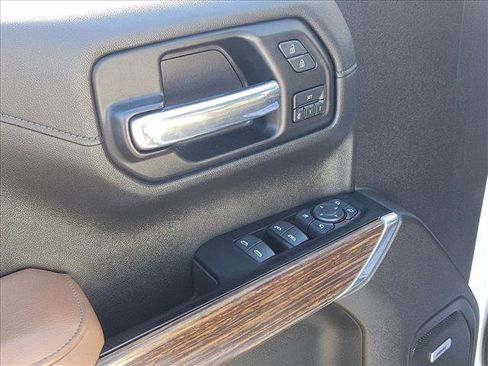 Used 2019 Chevrolet Silverado 1500 High Country w/ Technology Package image 11