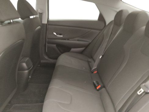 Used 2024 Hyundai Elantra SE FWD image 18