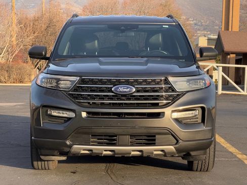 Used 2020 Ford Explorer XLT w/ Equipment Group 202A image 2