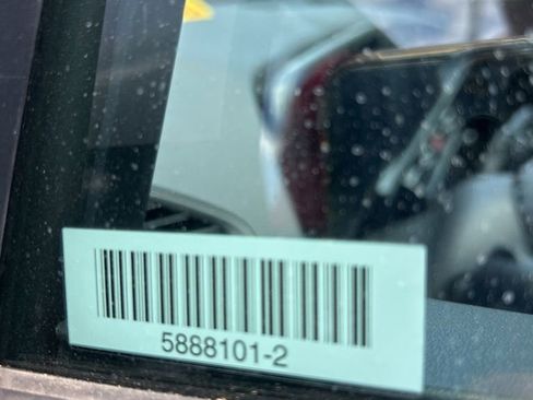 Used 2025 Kia Niro LX FWD image 2