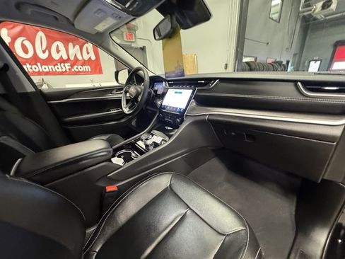 Used 2023 Jeep Grand Cherokee L Limited AWD/4WD image 14
