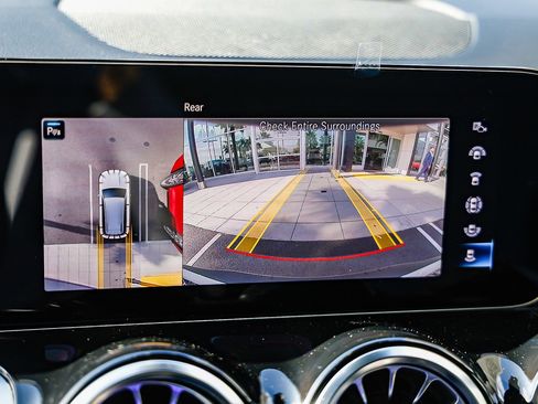 Used 2023 Mercedes-Benz EQB 300 4MATIC image 24