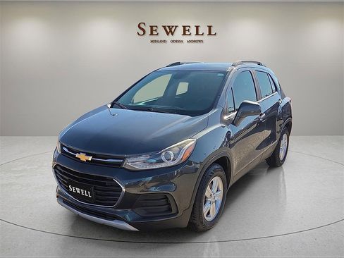 Used 2018 Chevrolet Trax LT w/ LT Convenience Package image 1