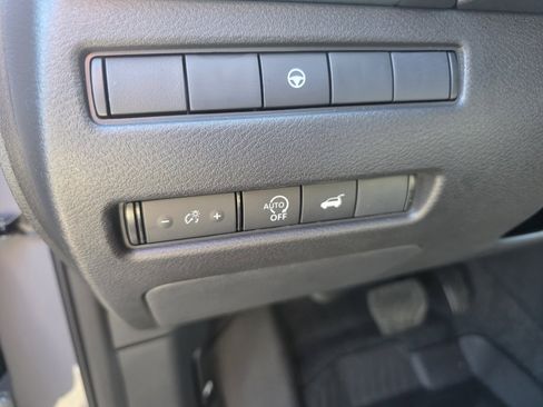 Used 2025 Nissan Rogue SL image 14