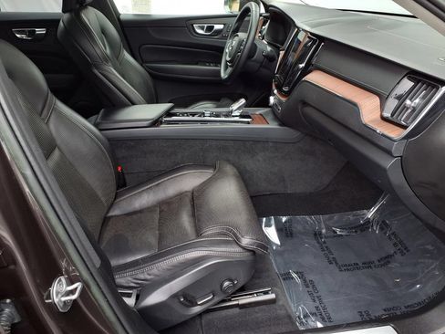 Used 2023 Volvo XC60 T8 Ultimate AWD/4WD image 24