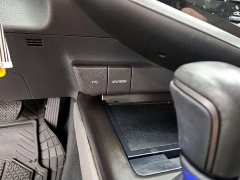 Used 2023 Toyota Camry SE image 5