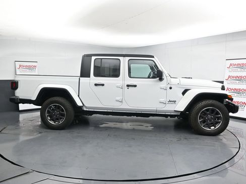 Used 2023 Jeep Gladiator Overland AWD/4WD image 9