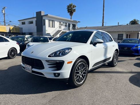 Used 2018 Porsche Macan AWD/4WD image 1