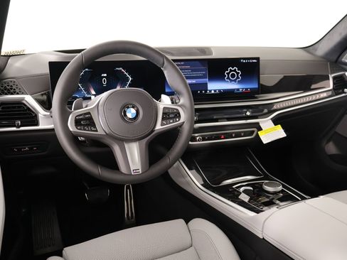 New 2026 BMW X5 xDrive40i w/ M Sport Package AWD/4WD image 2