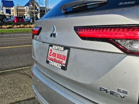 Used 2023 Mitsubishi Outlander SE image 10