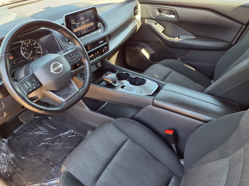 Certified 2025 Nissan Rogue SV FWD image 16