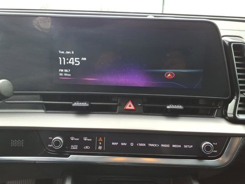 Used 2024 Kia Sportage EX image 9