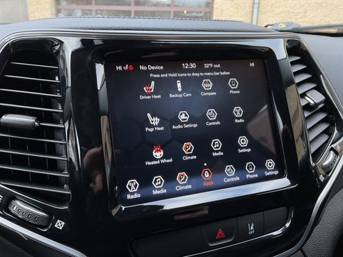 Used 2022 Jeep Cherokee Limited image 24