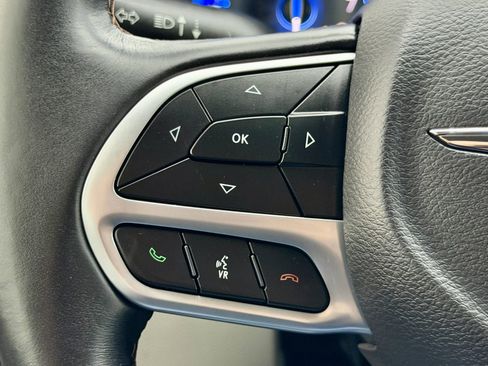 Used 2017 Chrysler Pacifica Touring-L w/ Tire & Wheel Group image 17