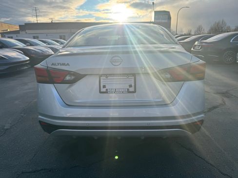 Used 2024 Nissan Altima 2.5 S image 6