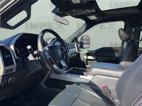 Used 2022 Ford F250 Lariat w/ Black Appearance Package image 9