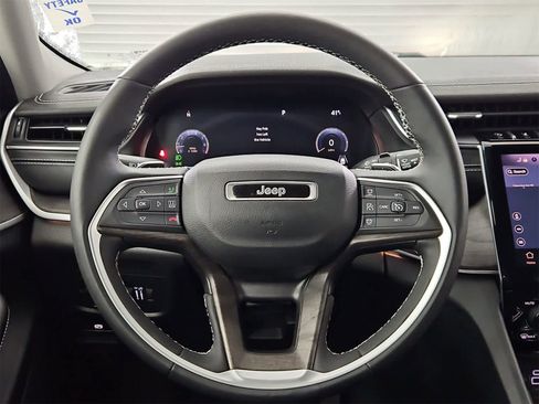 Used 2023 Jeep Grand Cherokee Limited image 24