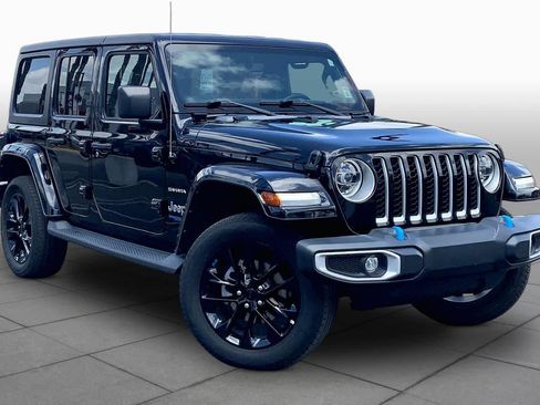 Used 2022 Jeep Wrangler Unlimited Sahara w/ Cold Weather Group AWD/4WD image 2