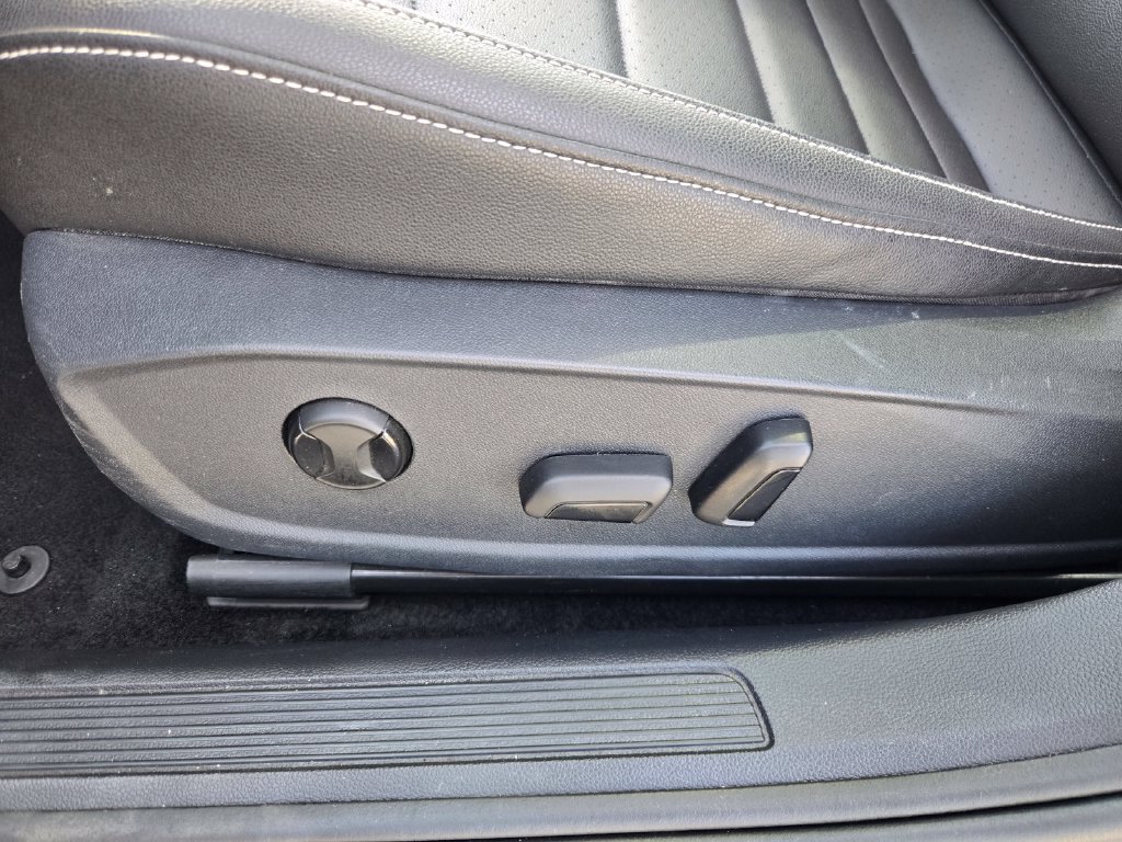 Used 2024 Volkswagen Jetta SE FWD image 16