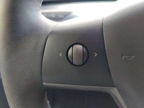 Used 2025 Tesla Model Y Long Range image 27