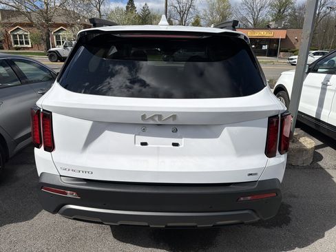 Used 2023 Kia Sorento S AWD/4WD image 6