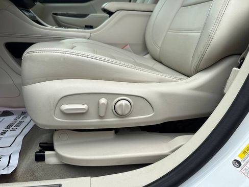 Used 2021 GMC Acadia Denali w/ Denali Technology Package FWD image 15