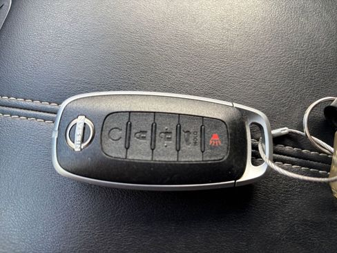 Used 2025 Nissan Pathfinder SV AWD/4WD image 21