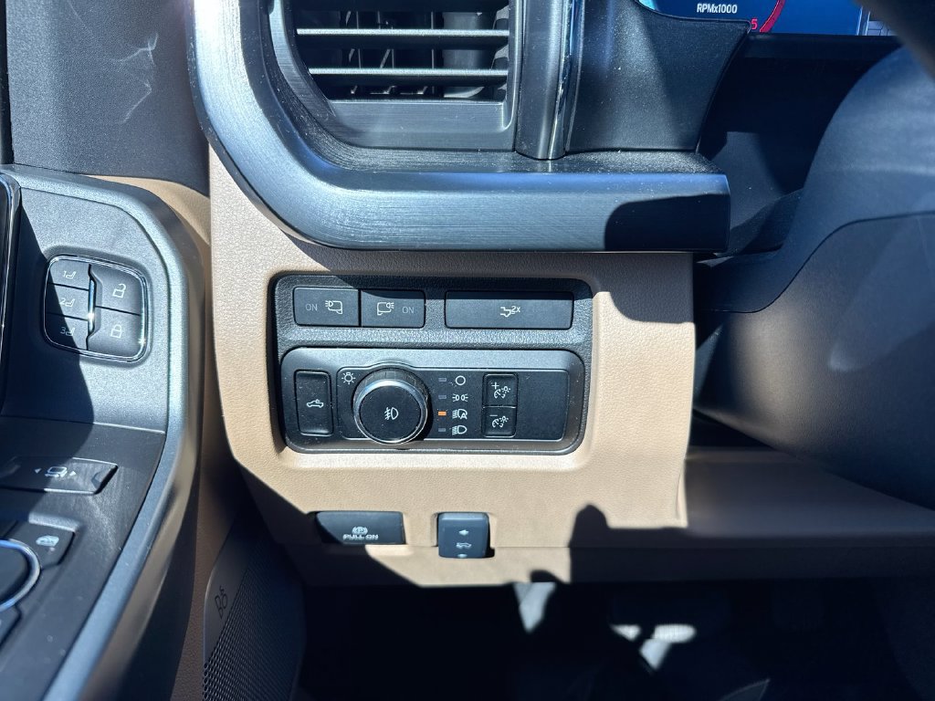 Used 2024 Ford F450 Lariat w/ Lariat Ultimate Package AWD/4WD image 18
