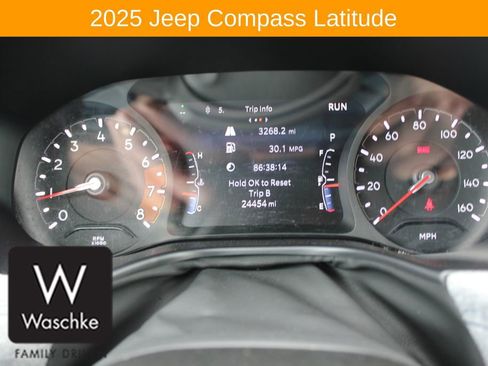 Used 2025 Jeep Compass Latitude AWD/4WD image 32