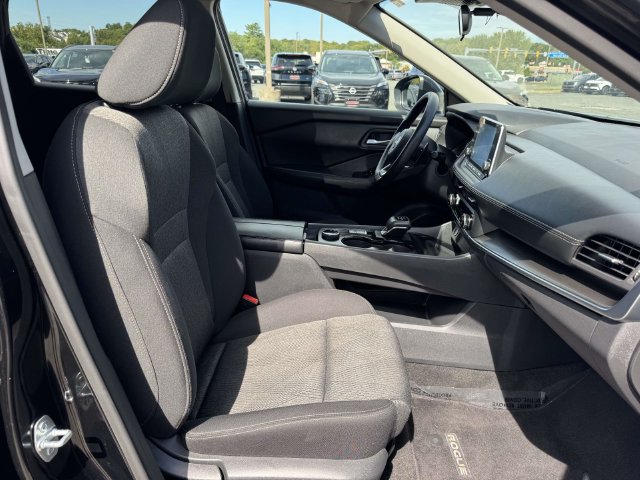 Used 2024 Nissan Rogue SV AWD/4WD image 9