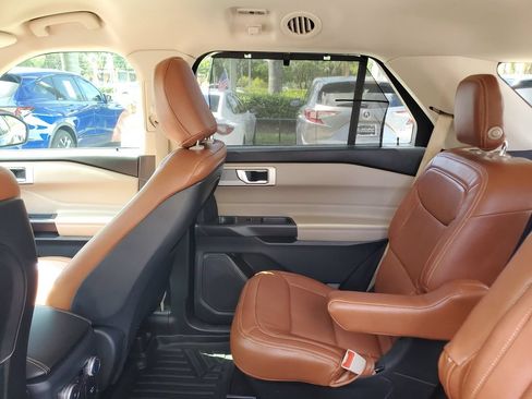 Used 2020 Ford Explorer Limited RWD image 12