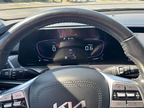 Used 2023 Kia Telluride LX FWD image 35