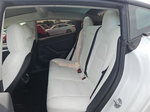 Used 2022 Tesla Model 3 Standard Range Plus RWD image 8