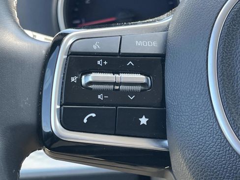 Used 2023 Kia Carnival LX FWD image 28