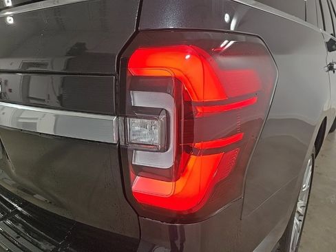 Used 2023 Ford Expedition Platinum image 10