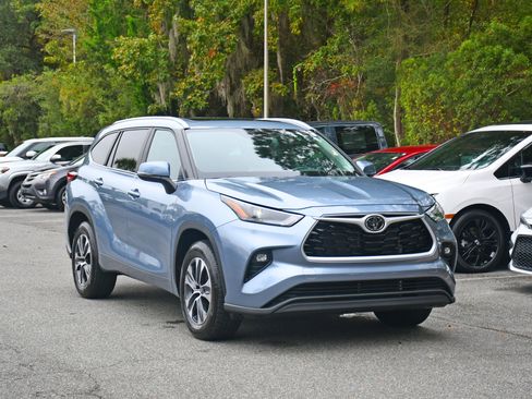 Certified 2024 Toyota Highlander LE image 6