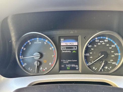 Used 2017 Toyota RAV4 LE image 35