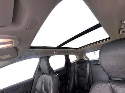 Used 2023 Volvo XC60 T8 Plus image 11