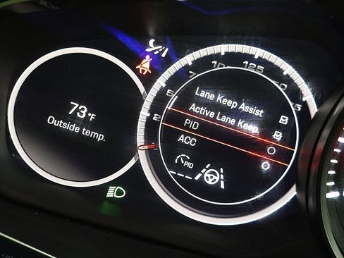 Used 2023 Porsche Cayenne Platinum Edition image 32