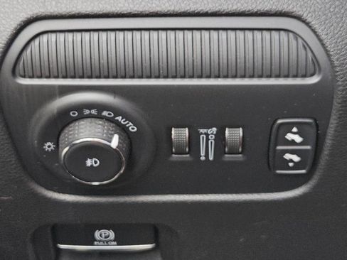 Used 2024 Jeep Wagoneer Series II w/ Flexible Seating Group RWD image 18