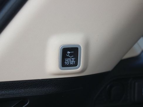 Used 2022 Jeep Grand Cherokee Limited image 27