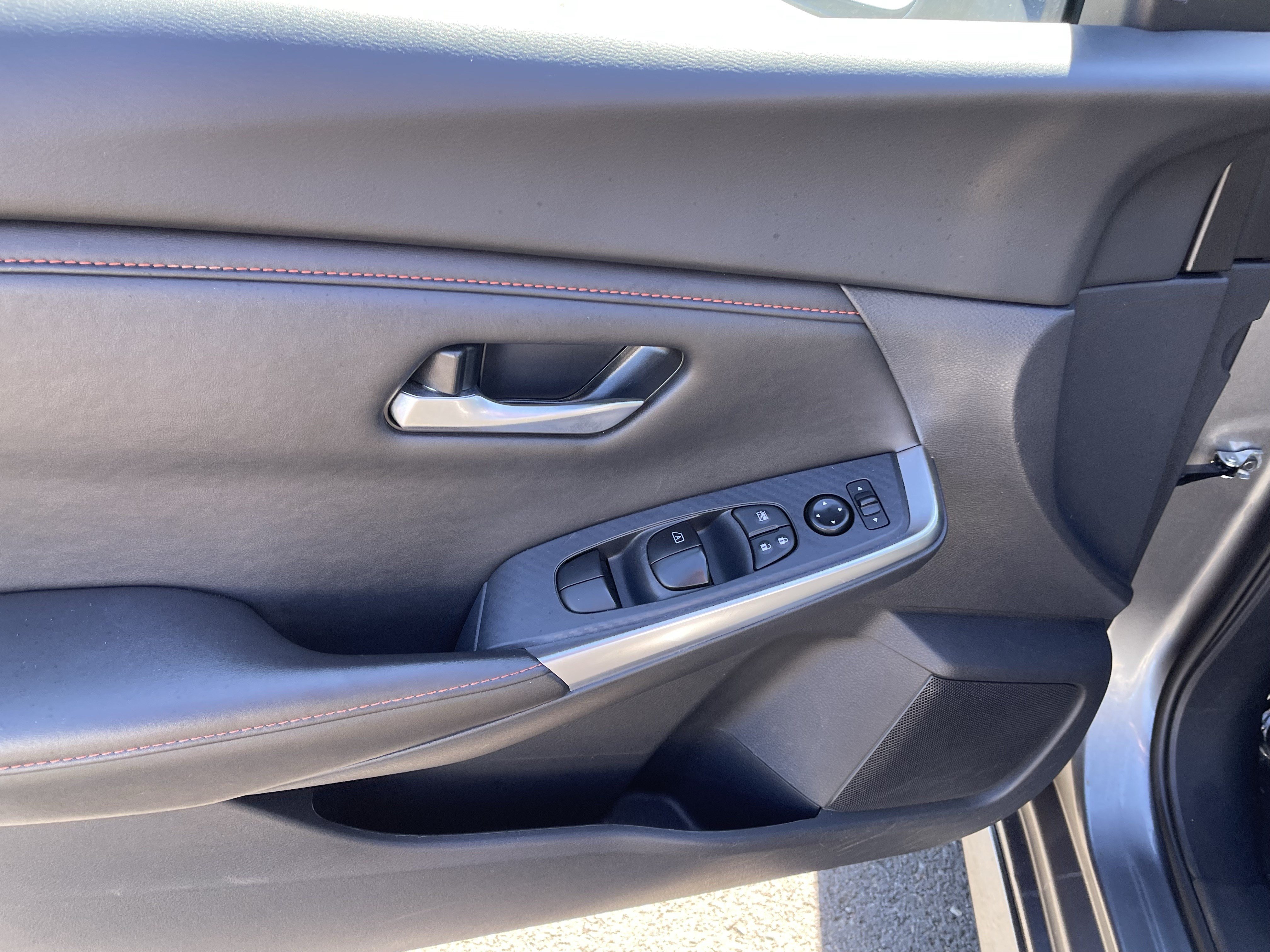 Used 2025 Nissan Sentra SR FWD image 17